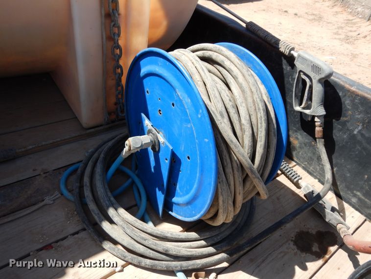 image for item DM2865 2011 Gooseneck 1120640B7B1 utility trailer with pressure washing system