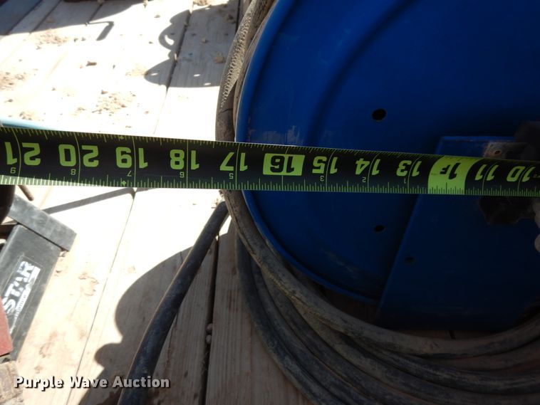 image for item DM2865 2011 Gooseneck 1120640B7B1 utility trailer with pressure washing system