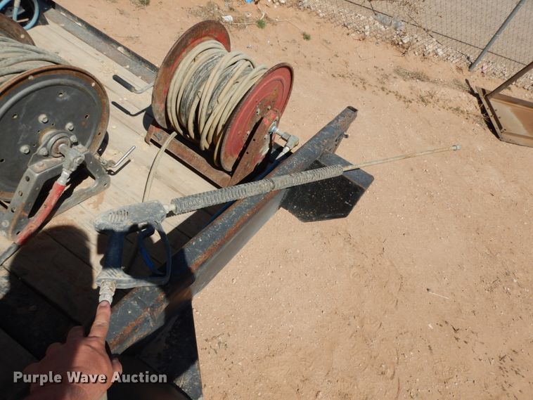 image for item DM2865 2011 Gooseneck 1120640B7B1 utility trailer with pressure washing system