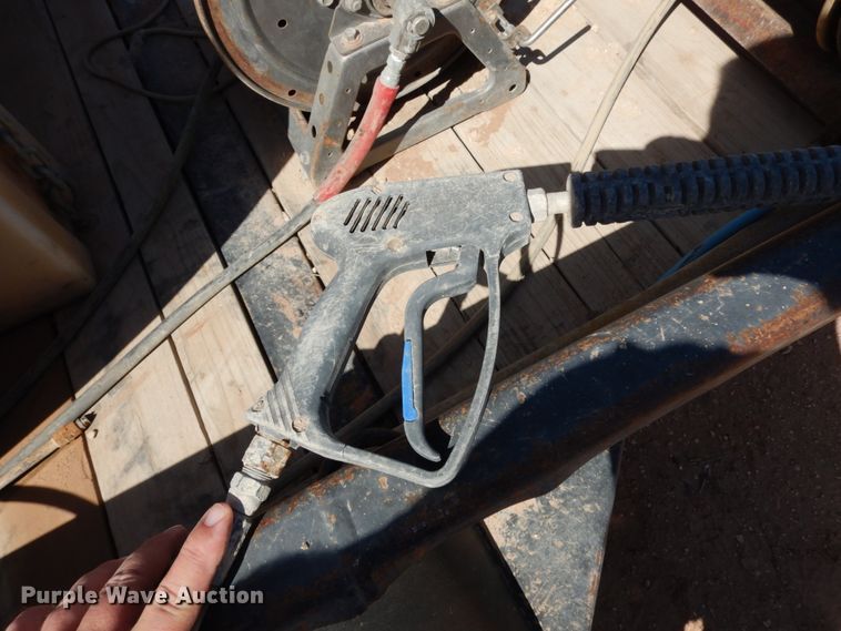 image for item DM2865 2011 Gooseneck 1120640B7B1 utility trailer with pressure washing system