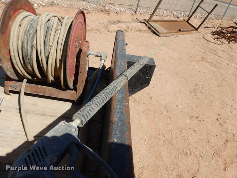 image for item DM2865 2011 Gooseneck 1120640B7B1 utility trailer with pressure washing system