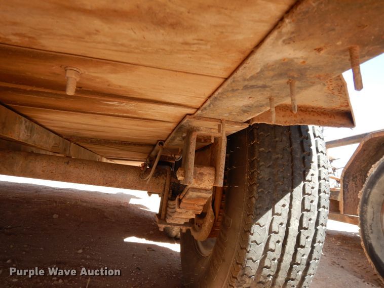 image for item DM2865 2011 Gooseneck 1120640B7B1 utility trailer with pressure washing system