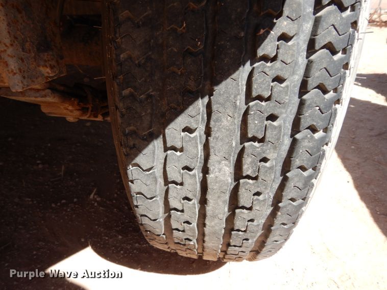 image for item DM2865 2011 Gooseneck 1120640B7B1 utility trailer with pressure washing system