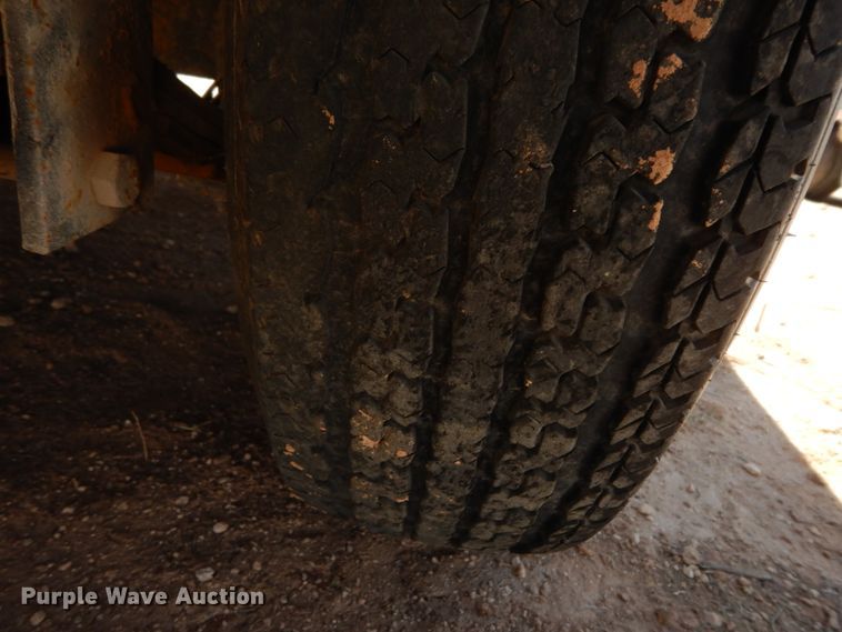 image for item DM2865 2011 Gooseneck 1120640B7B1 utility trailer with pressure washing system