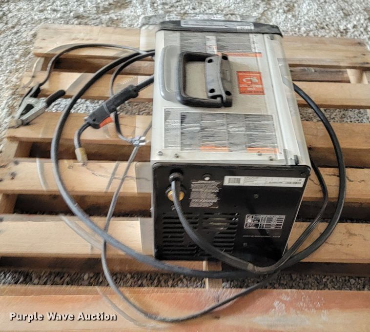 image for item FL9076 Hobart Handler 140 welder