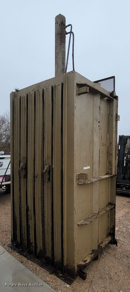 image for item FL9089 Piqua Series 40 vertical cardboard baler