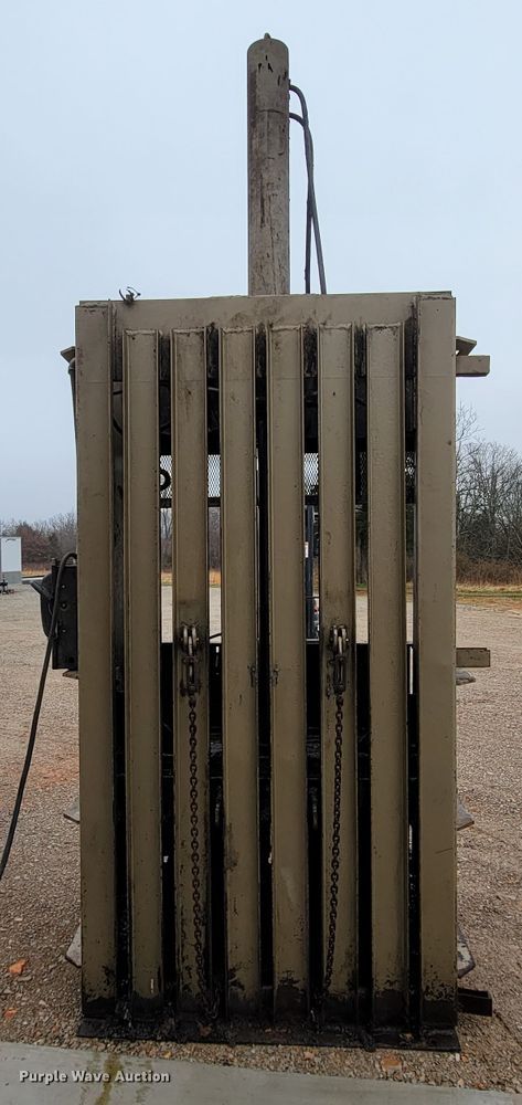 image for item FL9089 Piqua Series 40 vertical cardboard baler