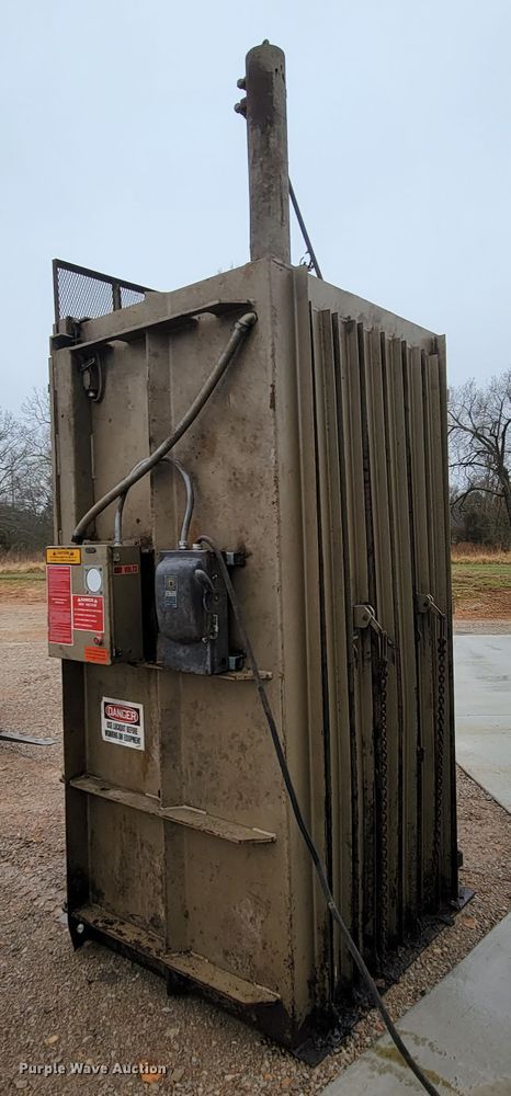 image for item FL9089 Piqua Series 40 vertical cardboard baler