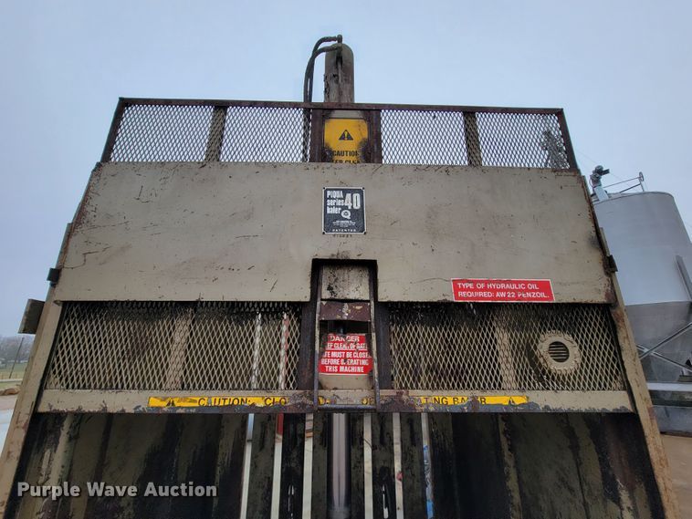 image for item FL9089 Piqua Series 40 vertical cardboard baler