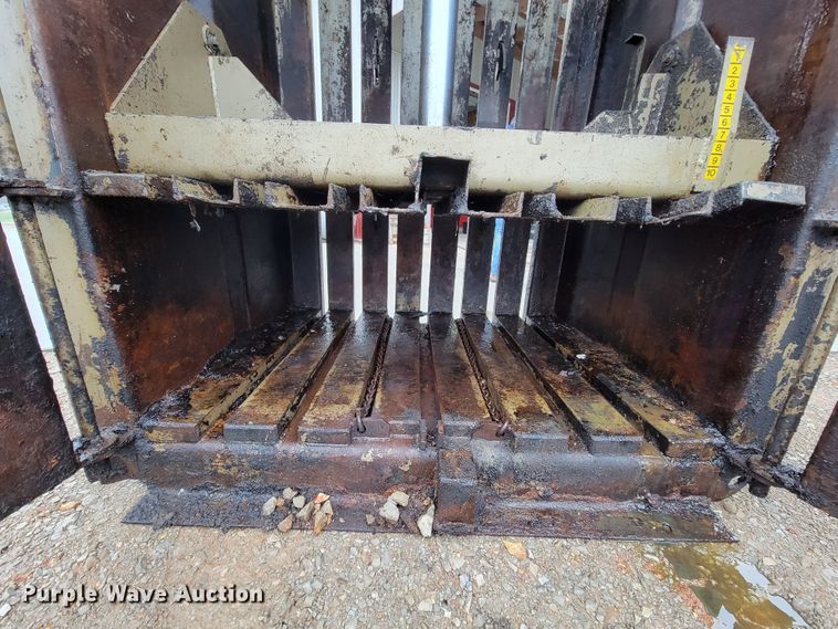 image for item FL9089 Piqua Series 40 vertical cardboard baler