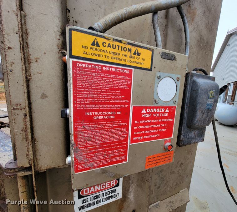 image for item FL9089 Piqua Series 40 vertical cardboard baler