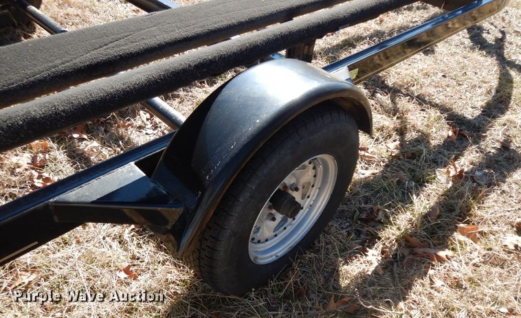 image for item GG9448 2007 Bear Bentley  boat trailer