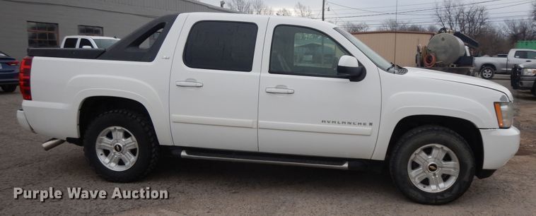 image for item GG9482 2009 Chevrolet Avalanche  Crew Cab pickup truck