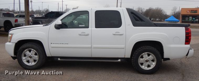 image for item GG9482 2009 Chevrolet Avalanche  Crew Cab pickup truck