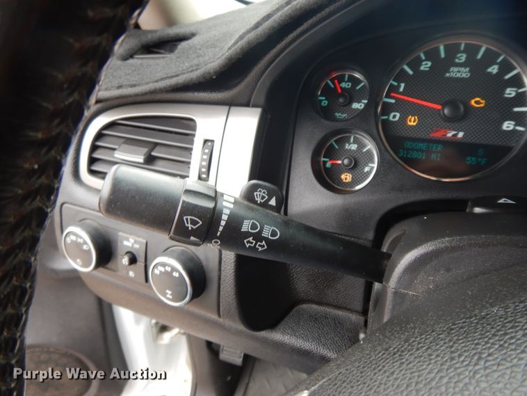 image for item GG9482 2009 Chevrolet Avalanche  Crew Cab pickup truck