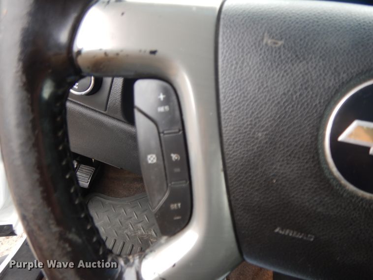 image for item GG9482 2009 Chevrolet Avalanche  Crew Cab pickup truck