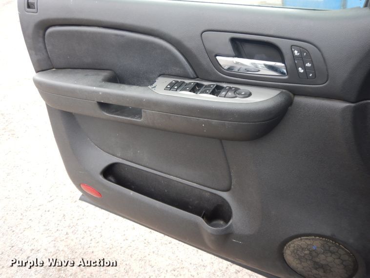 image for item GG9482 2009 Chevrolet Avalanche  Crew Cab pickup truck