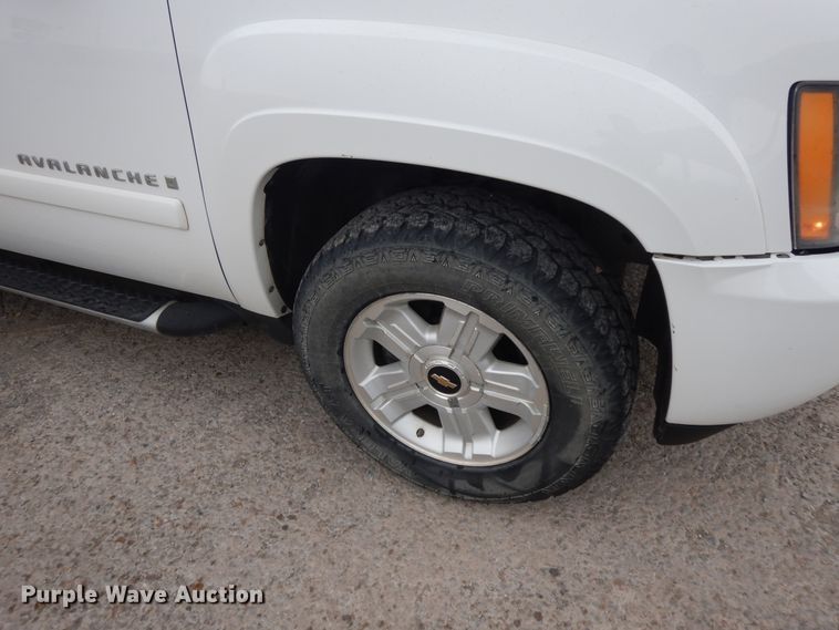 image for item GG9482 2009 Chevrolet Avalanche  Crew Cab pickup truck