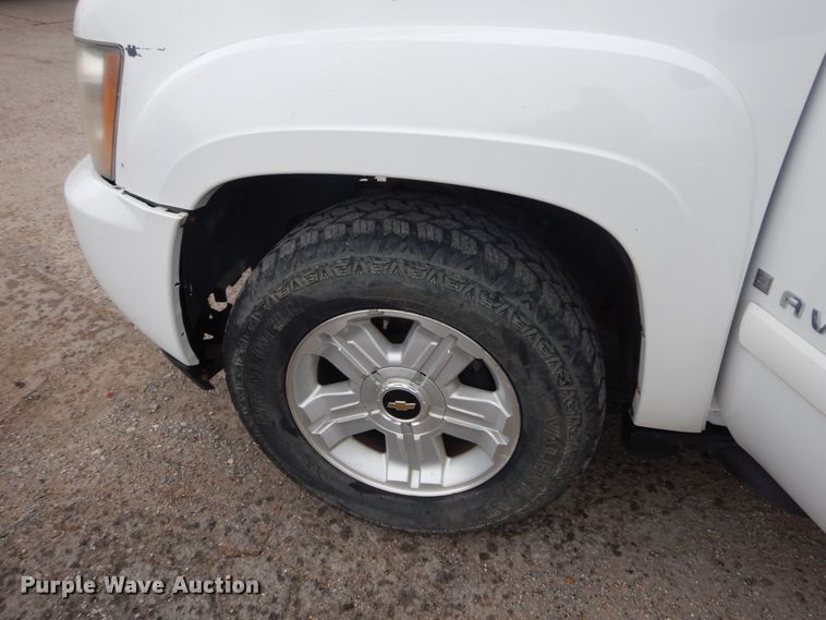 image for item GG9482 2009 Chevrolet Avalanche  Crew Cab pickup truck