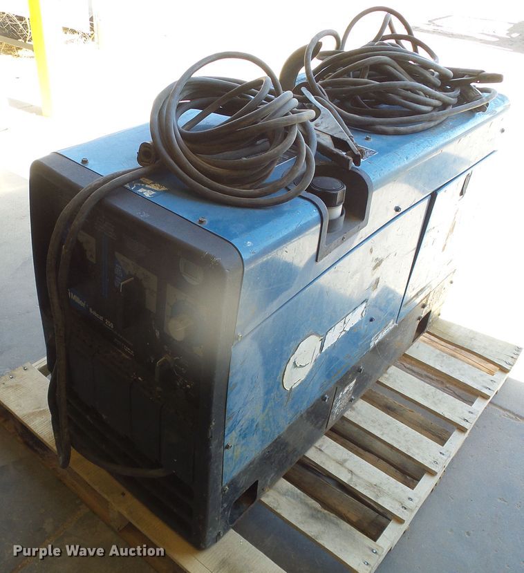 image for item GR9394 Bobcat 250  welder