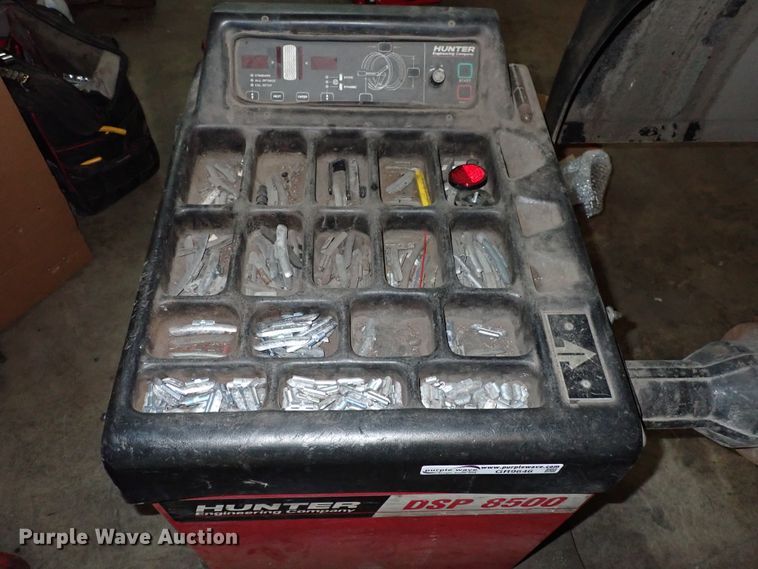 image for item GR9646 Hunter DSP8500 wheel balancer