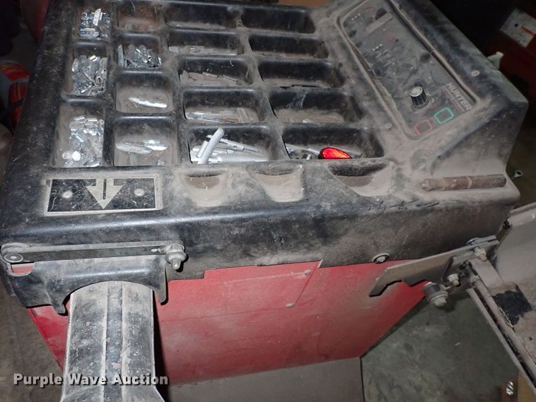 image for item GR9646 Hunter DSP8500 wheel balancer