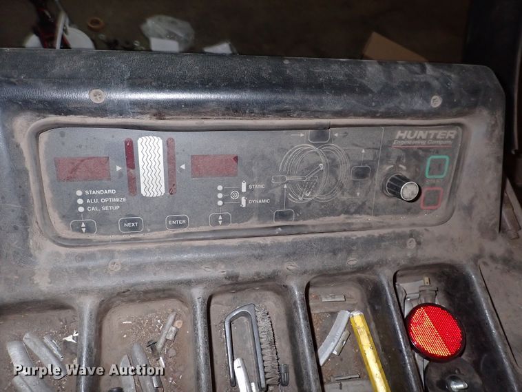 image for item GR9646 Hunter DSP8500 wheel balancer