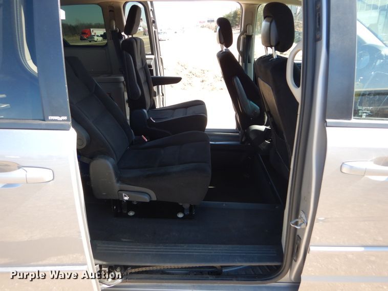 image for item GT9626 2014 Dodge Grand Caravan  handicap accessible van
