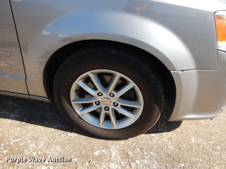 image for item GT9626 2014 Dodge Grand Caravan  handicap accessible van