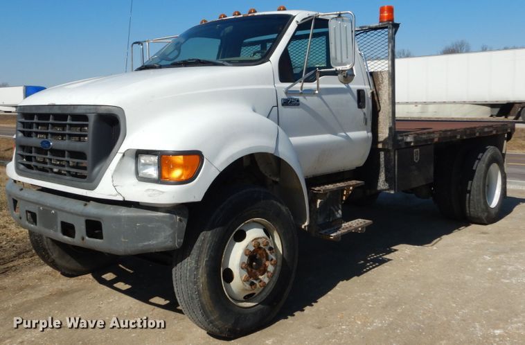 image for item GT9628 2000 Ford F750 Super Duty XL  flat bed truck