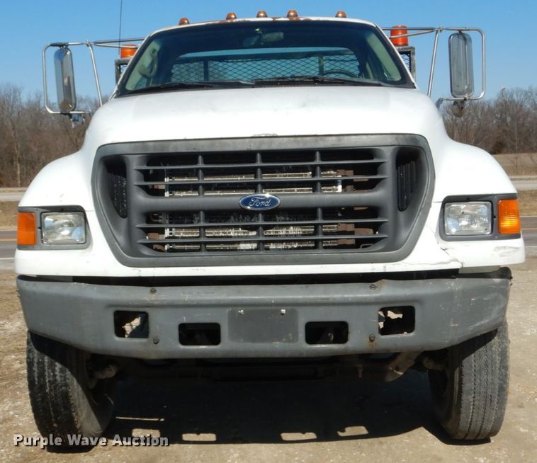 image for item GT9628 2000 Ford F750 Super Duty XL  flat bed truck