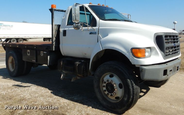 image for item GT9628 2000 Ford F750 Super Duty XL  flat bed truck