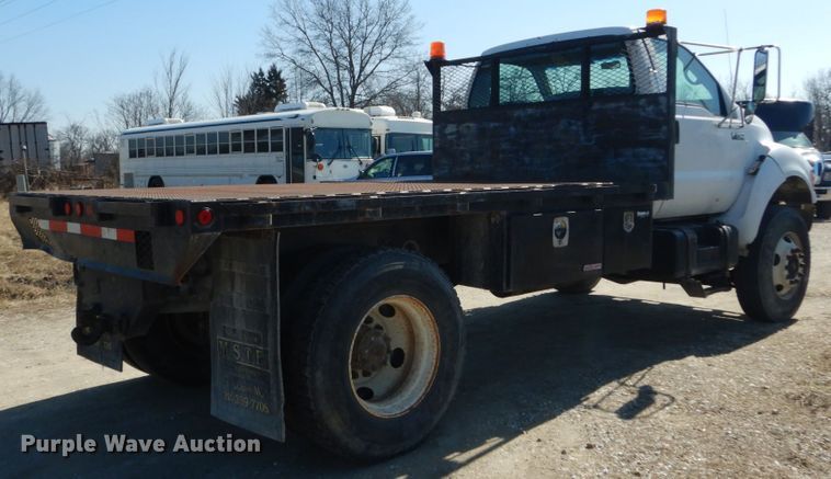 image for item GT9628 2000 Ford F750 Super Duty XL  flat bed truck