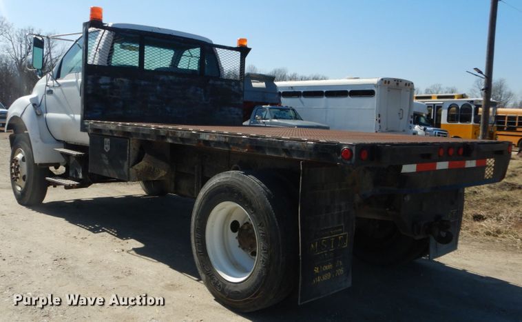 image for item GT9628 2000 Ford F750 Super Duty XL  flat bed truck