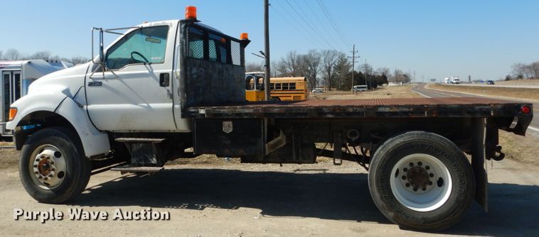image for item GT9628 2000 Ford F750 Super Duty XL  flat bed truck