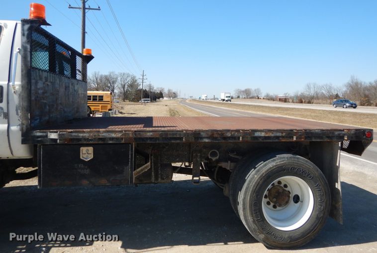 image for item GT9628 2000 Ford F750 Super Duty XL  flat bed truck