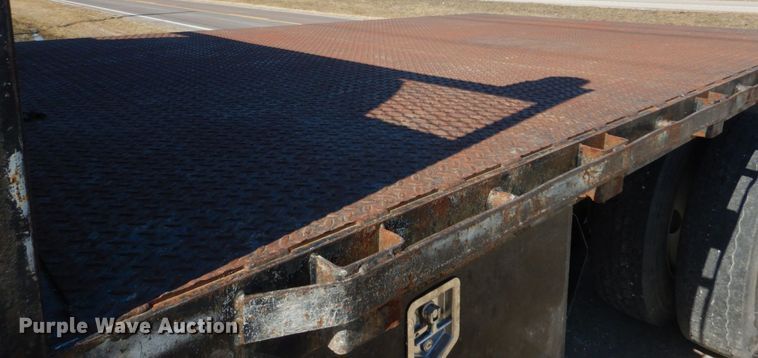 image for item GT9628 2000 Ford F750 Super Duty XL  flat bed truck