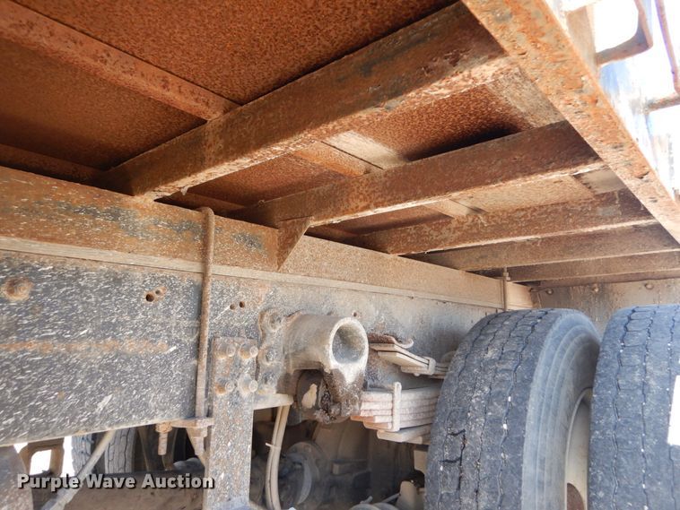 image for item GT9628 2000 Ford F750 Super Duty XL  flat bed truck