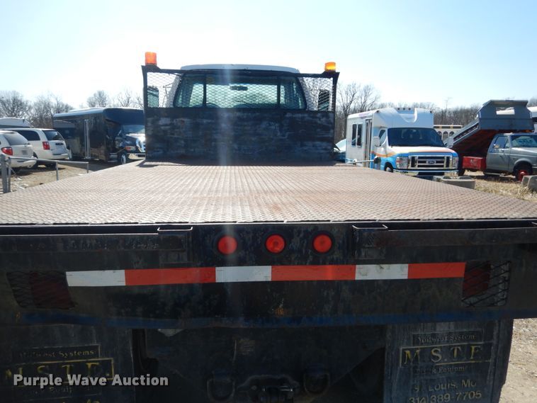 image for item GT9628 2000 Ford F750 Super Duty XL  flat bed truck