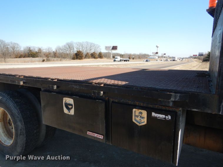 image for item GT9628 2000 Ford F750 Super Duty XL  flat bed truck