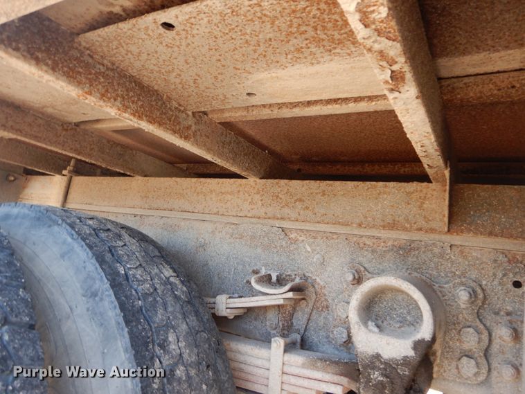 image for item GT9628 2000 Ford F750 Super Duty XL  flat bed truck