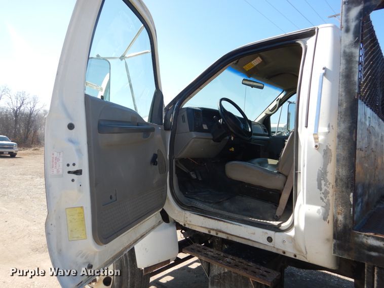 image for item GT9628 2000 Ford F750 Super Duty XL  flat bed truck