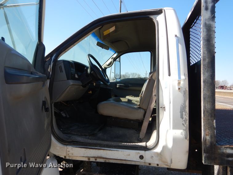 image for item GT9628 2000 Ford F750 Super Duty XL  flat bed truck