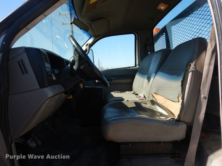 image for item GT9628 2000 Ford F750 Super Duty XL  flat bed truck