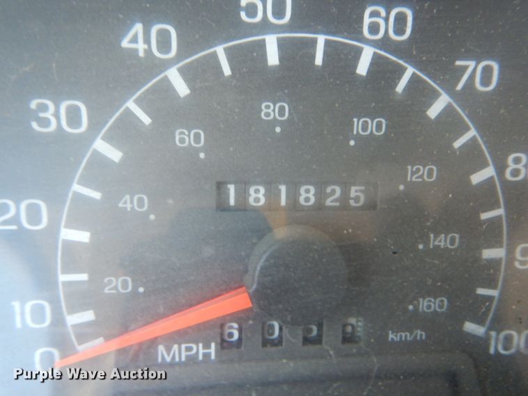 image for item GT9628 2000 Ford F750 Super Duty XL  flat bed truck