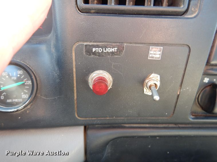 image for item GT9628 2000 Ford F750 Super Duty XL  flat bed truck