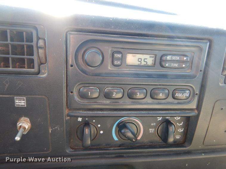 image for item GT9628 2000 Ford F750 Super Duty XL  flat bed truck