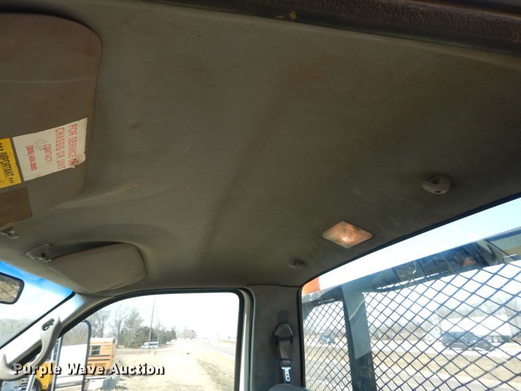 image for item GT9628 2000 Ford F750 Super Duty XL  flat bed truck