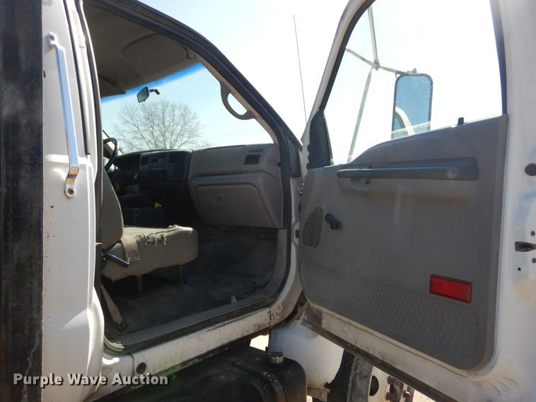 image for item GT9628 2000 Ford F750 Super Duty XL  flat bed truck