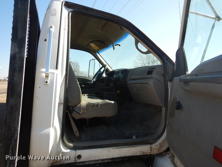 image for item GT9628 2000 Ford F750 Super Duty XL  flat bed truck